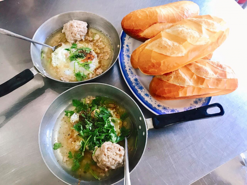 Bánh mì chảo Hàng Quyên