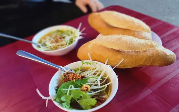 Bánh Mì Xíu Mại Cô Phương 1