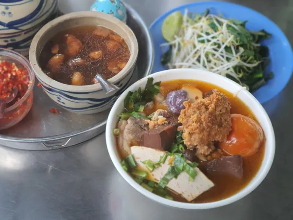 Bún riêu giò chả Thu Nga 1